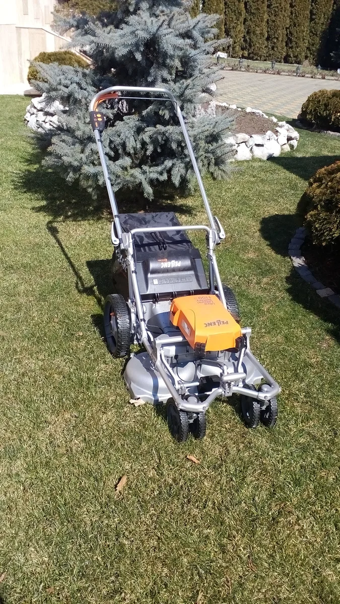 Mașină de tuns gazon electrică pe baterie Pellenc Rasion Easy, 1100 W, sac de 70 litri, 60 cm lățime de lucru, Bateria 1100 INCLUSA