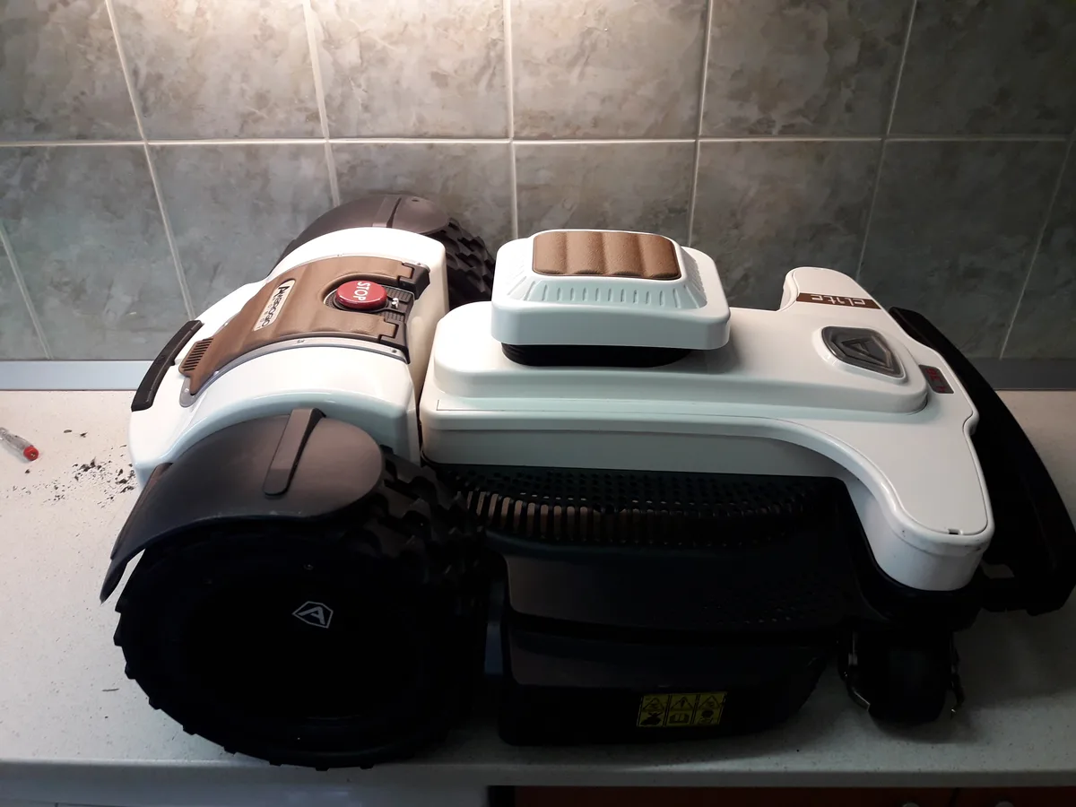 Revizie completa roboti de gazon de dimensiuni mari BASIC - 3