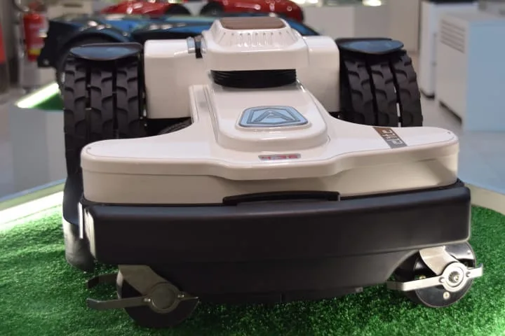 Revizie completa roboti de gazon de dimensiuni mari PREMIUM